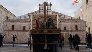 Los pasos ya aguardan en la carpa de la Semana Santa de Zamora