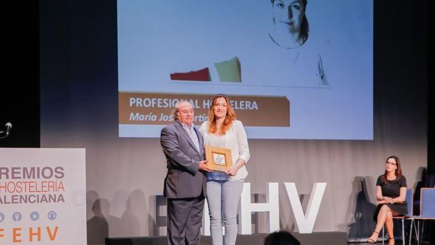 María José Martinez recibe el premio de la FEHV a la Profesional Hostelera 2018
