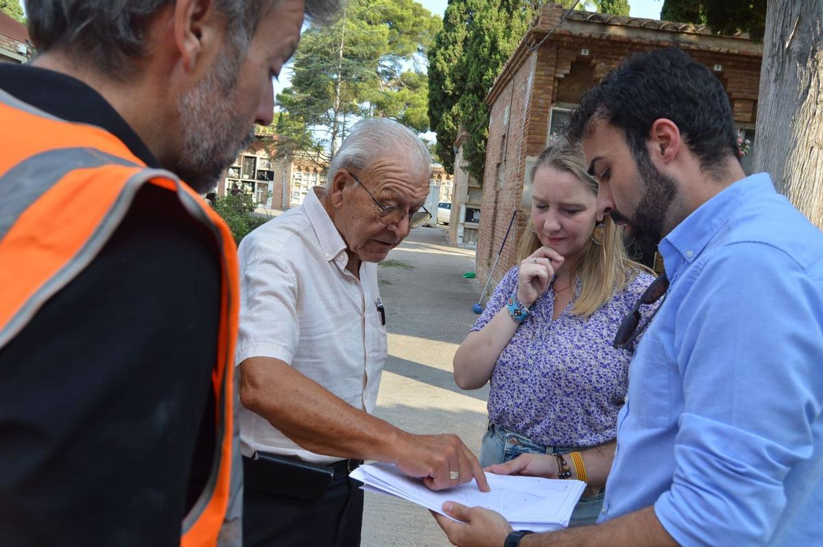 La vicealcaldessa i regidora de Serveis Públics, Maria Fajardo, ha visitat aquest dimecres l'inici dels treballs d'ampliació i millora del cementeri municipal de Vila-real.