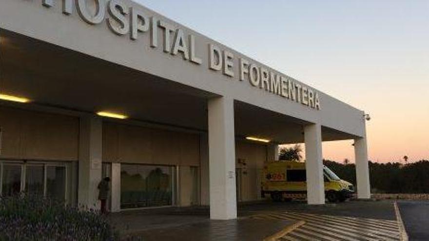 Vista de la fachada del Hospital de Formentera.