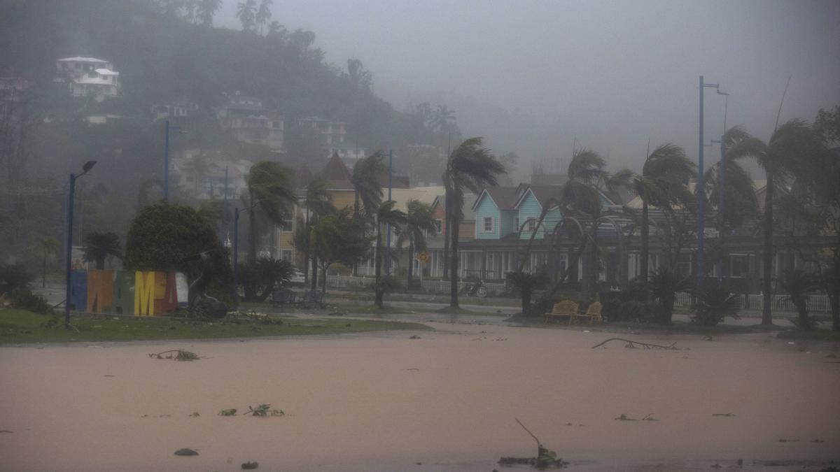 Dos muertos y miles de desplazados, el rastro de Fiona en República Dominicana.