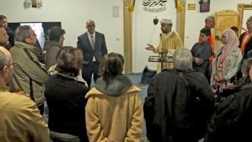 El col·lectiu àrab obre la mesquita de Montbui a la comunitat