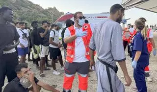 El Govern espanyol compagina l’acollida amb l’agilitació de les expulsions de migrants a Ceuta