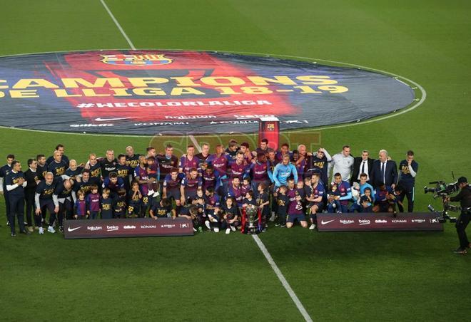 El 27 de abril de 2019 se proclamó campeón de la Liga 2018-19 con el FC Barcelona.