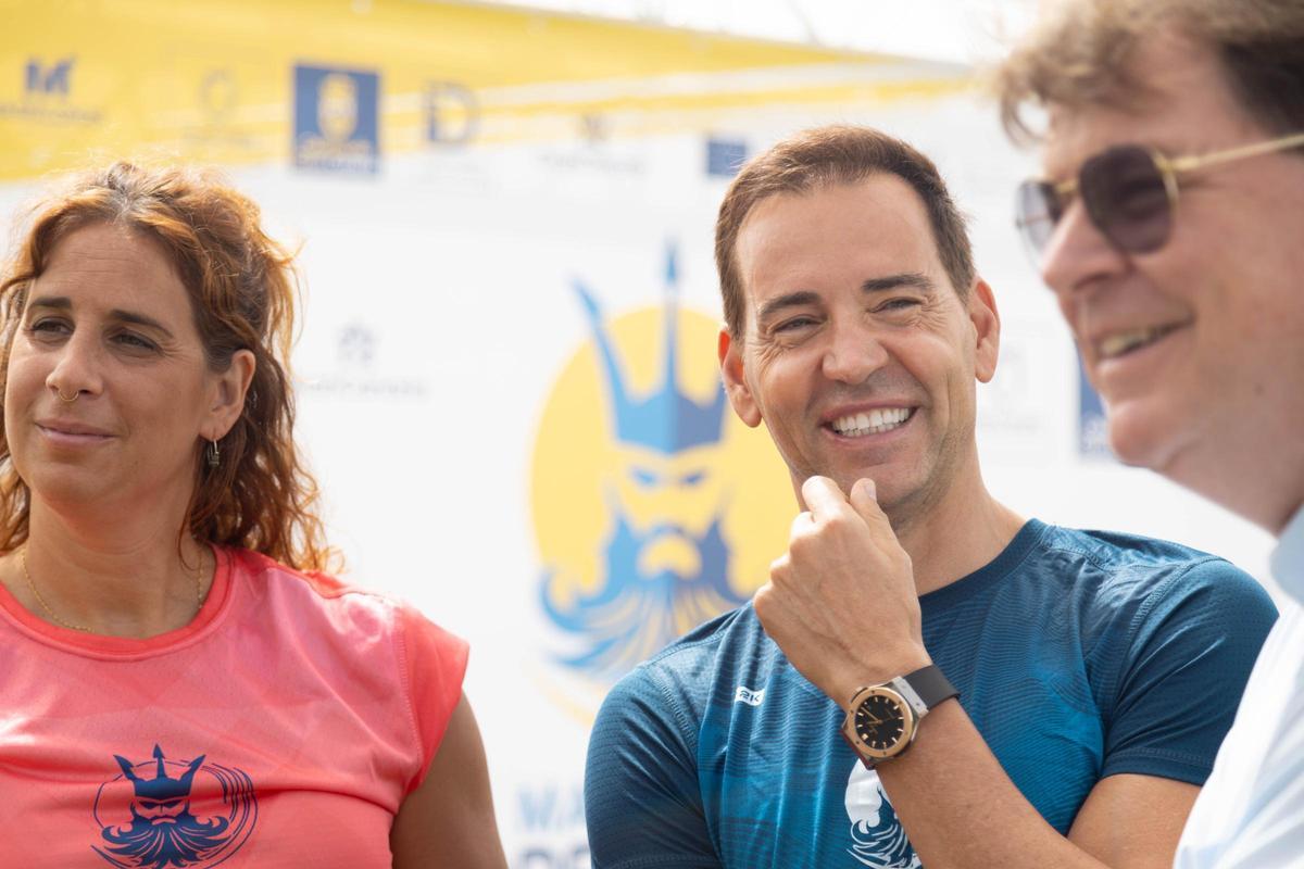 Villaécija, junto a David Meca, ayer, en la presentación del Open Water Maspalomas.