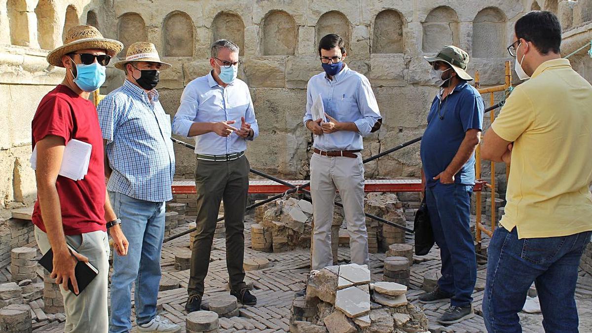 Visita realizada ayer a Torreparedones para dar a conocer los últimos hallazgos.