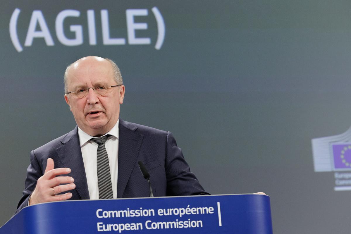 El comisario europeo de Defensa, Andrius, este miércoles durante la presentación del nuevo instrumento de financiación.