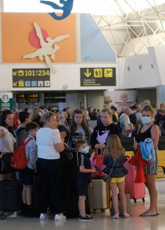 Las Palmas de Gran Canaria. Coronavirus. Aeropuerto  | 15/03/2020 | Fotógrafo: José Carlos Guerra