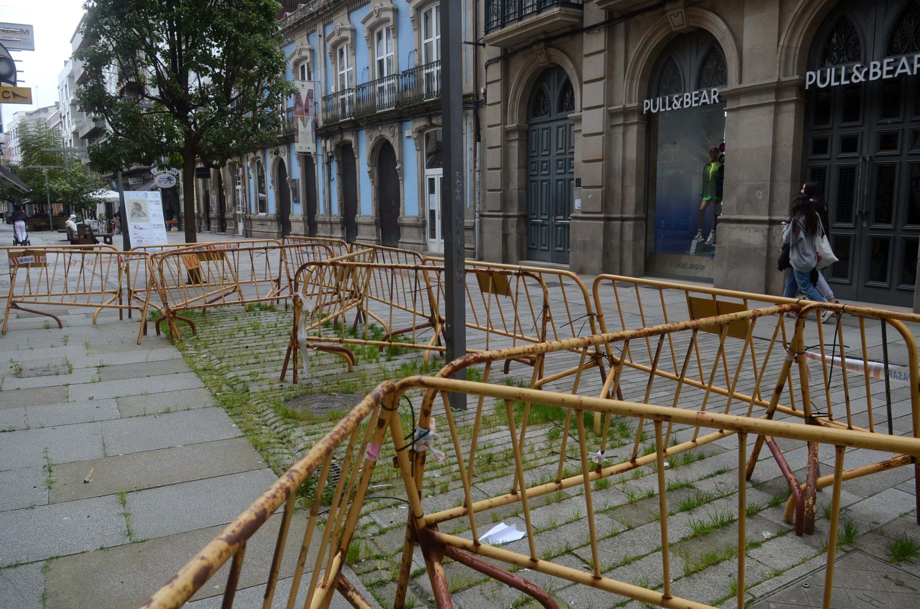 Una de las zonas del centro de Vilagarcía en la que proliferan las vallas.