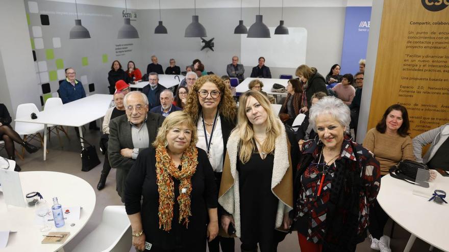 La presentación del libro tuvo
lugar ayer en Vigo.   | // ALBA VILLAR