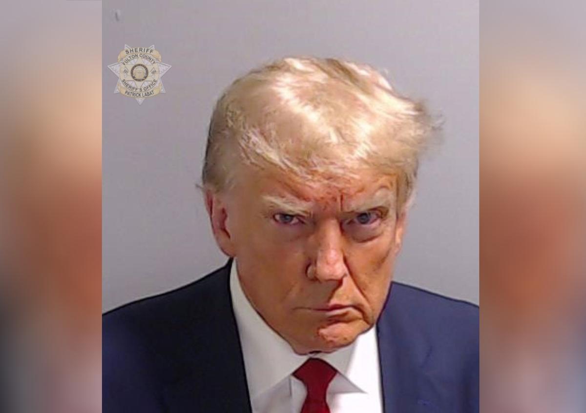 Trump, en llibertat sota fiança després d’entregar-se a les autoritats a Geòrgia i ser fitxat i fotografiat