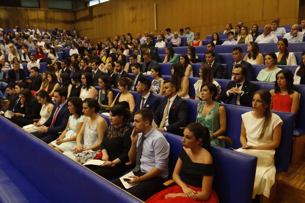 Graduación de "Teleco" y Derecho Económico