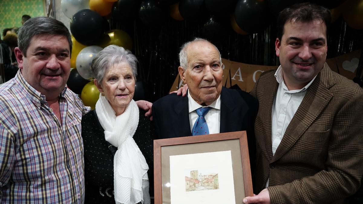 Con precisión alemana y generosidad asturiana, así celebró el Bar Berlín sus 50 años en Salas