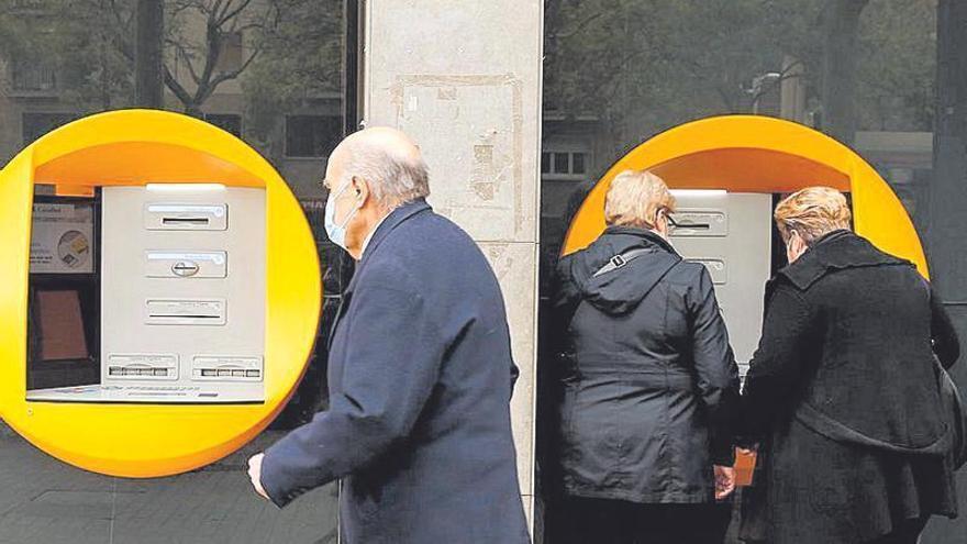 Caixabank eliminará las restricciones horarias del servicio de caja para mayores desde marzo