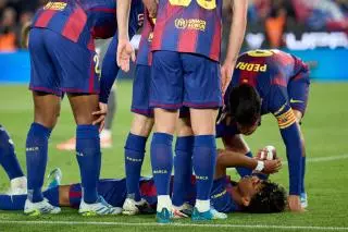 ¡Lamine se lesiona marcando de penalti!