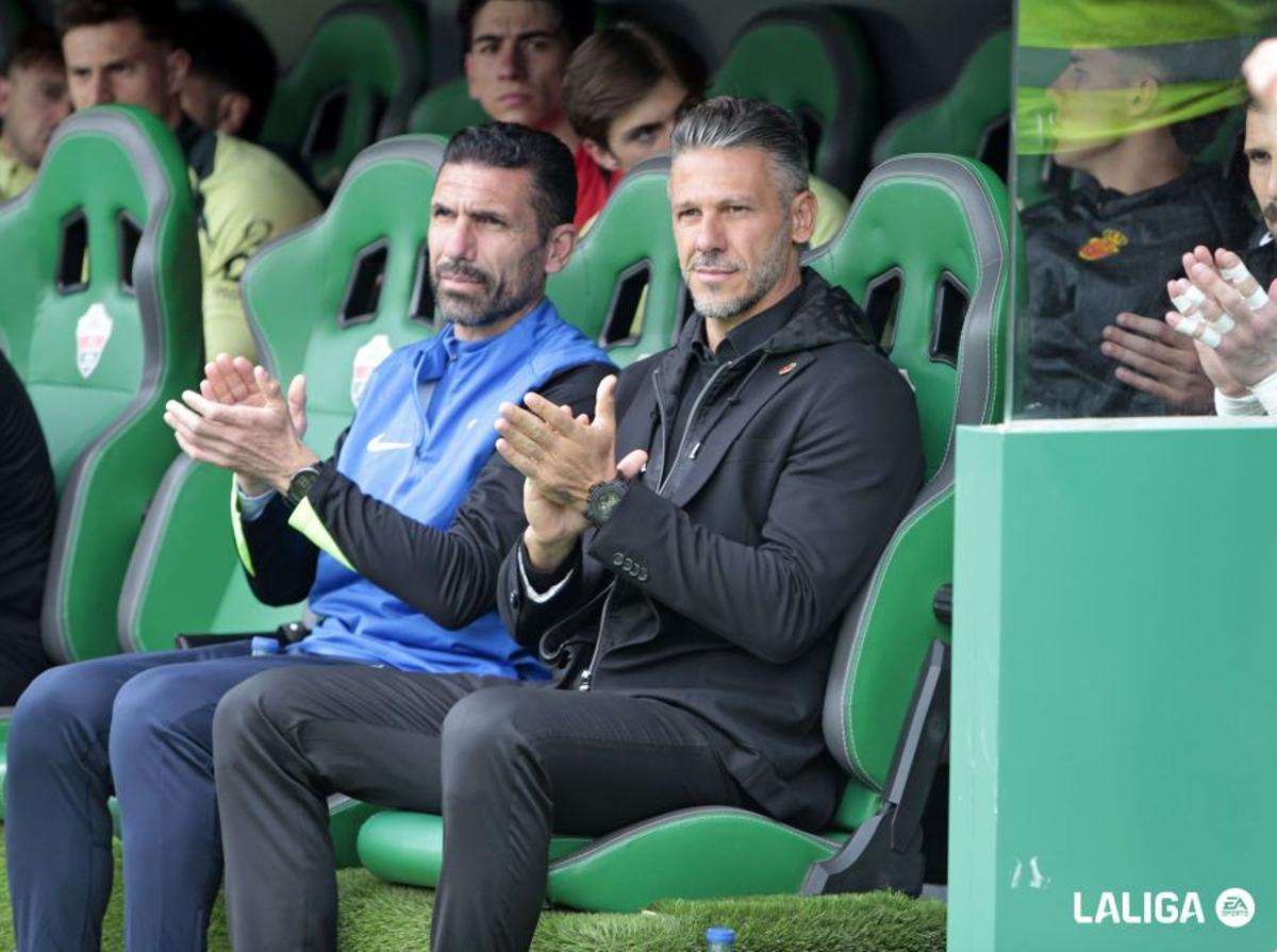 Demichelis, sentado en el banquillo en el partido ante el Elche.