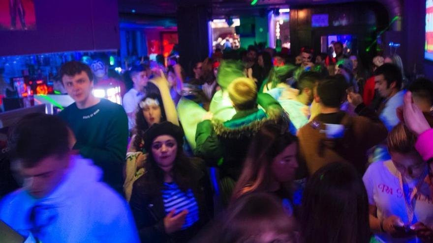 Los bares de copas y discotecas podrán abrir en Asturias desde este lunes sin usar la pista para bailar