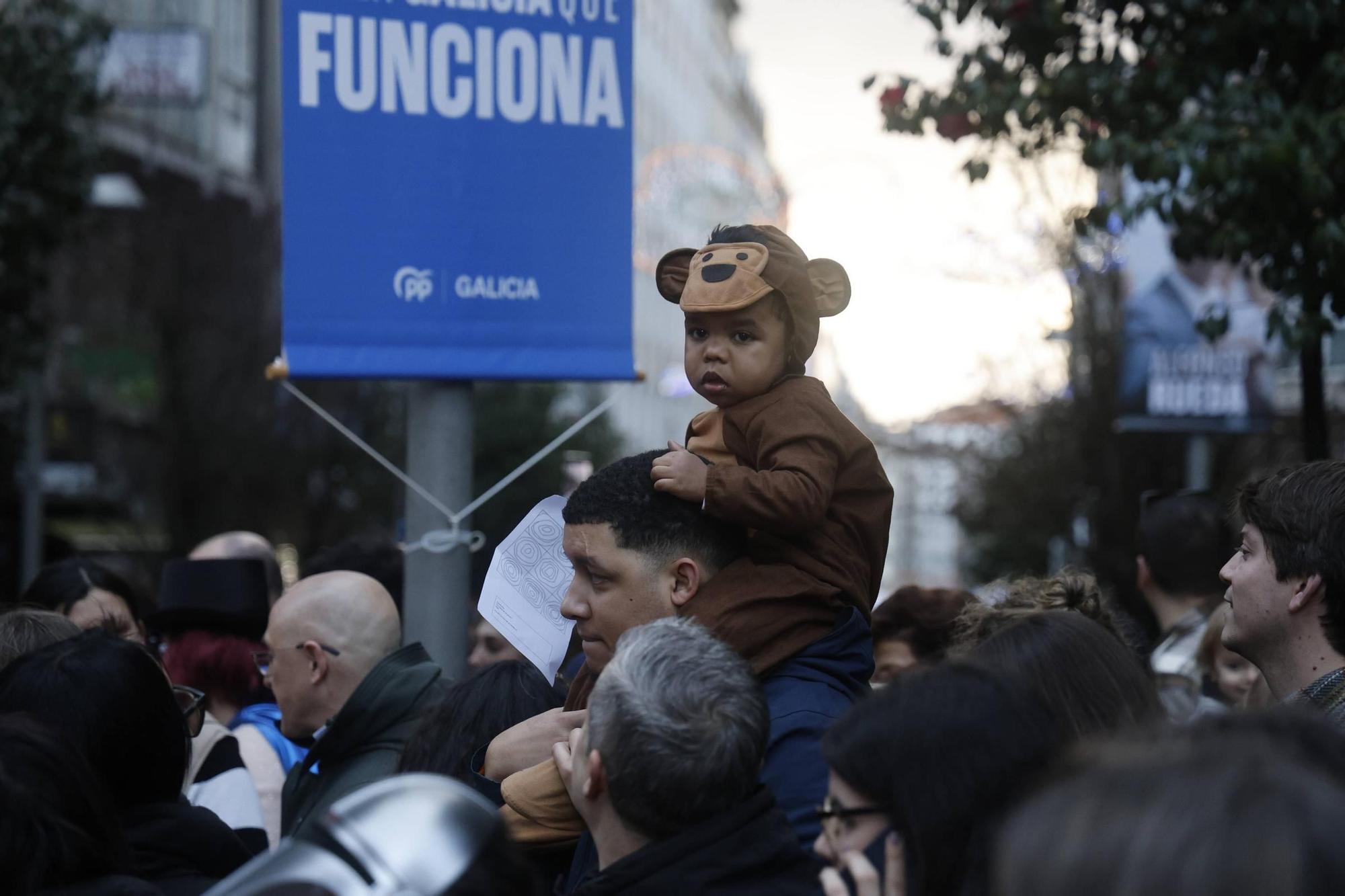 Santiago disfruta del tradicional desfile de Martes de Entroido