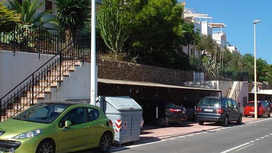 Vecinos de la avenida del Catalanet en Santa Pola piden los dos carriles de sentido único