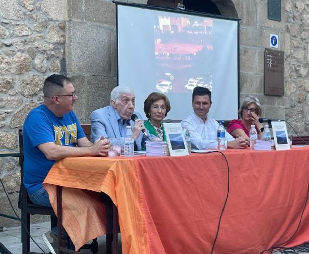 Presentación de su última obra, dedicada a Tornavacas.