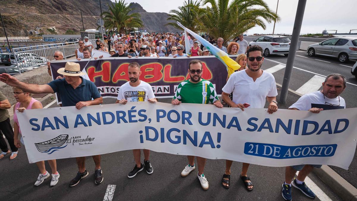 Centenares de vecinos participaron en agosto en la segunda manifestación en demanda de una Sanidad digna en San Andrés.