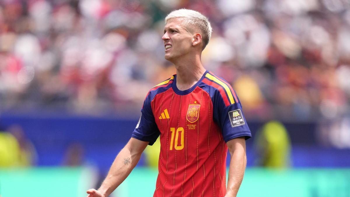Ayala agrede a Dani Olmo tras la final del Mundial