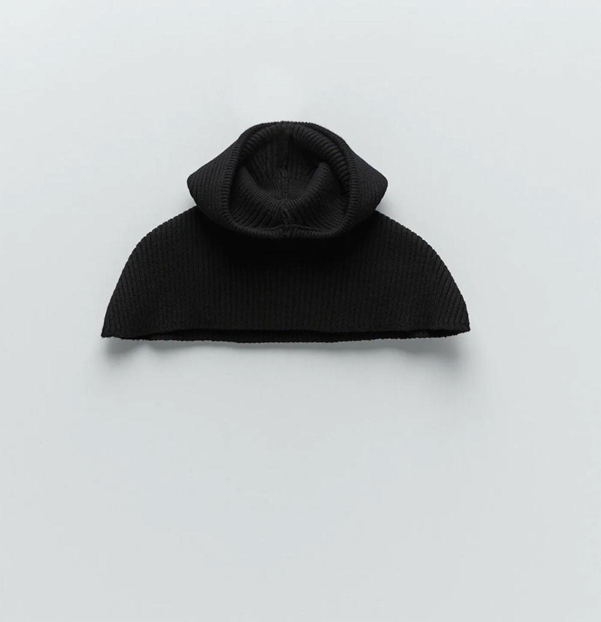 Capucha de punto de Zara (precio: 15,95 euros).