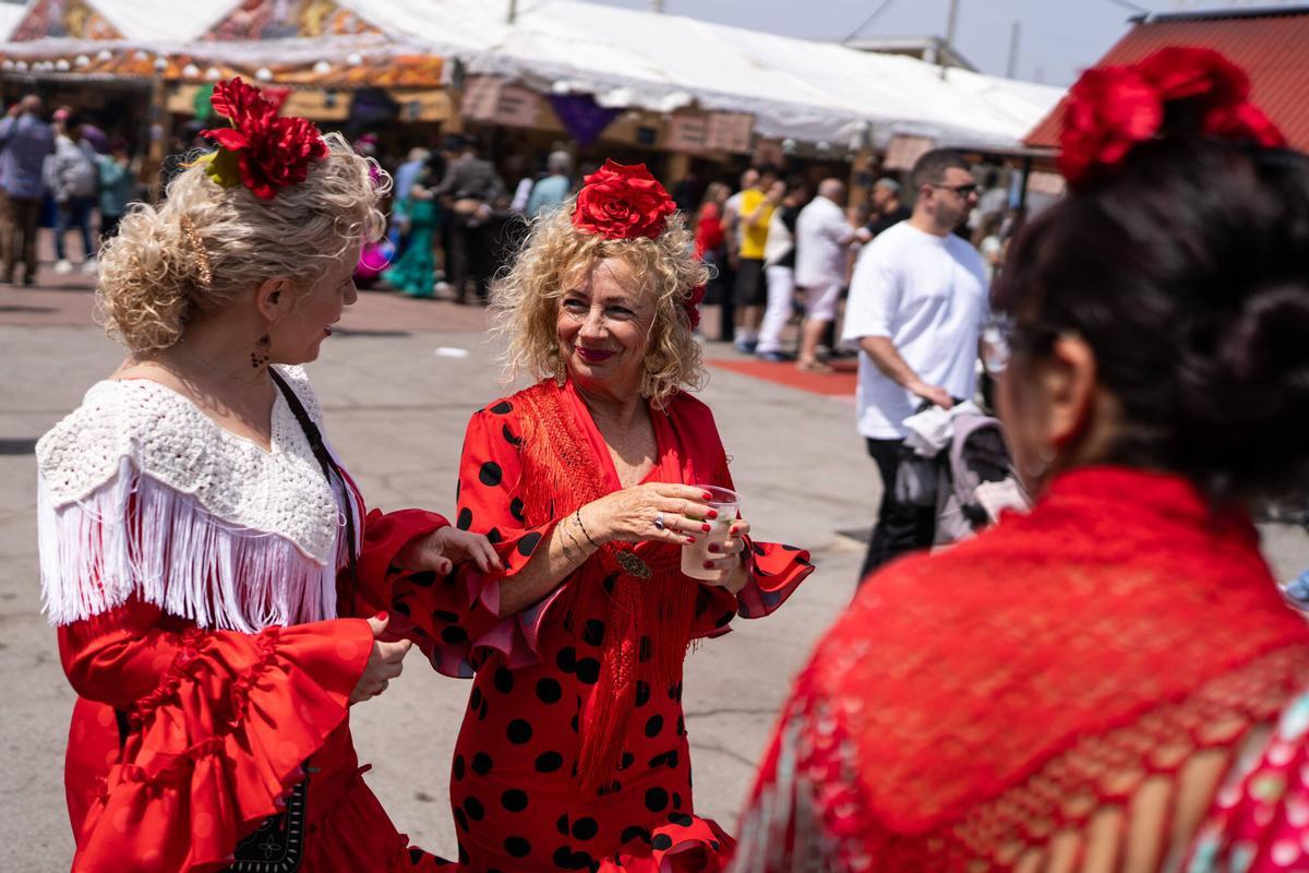 Ambiente en la Feria de Abril de Barcelona, en el recinto del Fòrum, durante la jornada del Primero de Mayo. El evento encara este viernes su último fin de semana de actividad antes de la clausura. Ambiente en la Feria de Abril de Barcelona, en el recinto del Fòrum, durante la jornada del Primero de Mayo. El evento encara este viernes su último fin de semana de actividad antes de la clausura.