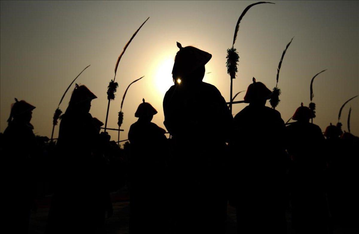 Actores durante la ceremonia de la Dinastía Qing, en Beijing.