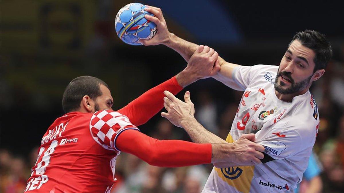 Raúl Entrerríos durante el partido de la Main Round ante Croacia