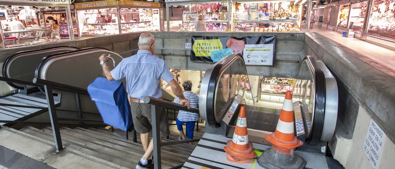 Escaleras mecánicas estropeadas el pasado verano en el Mercado Central