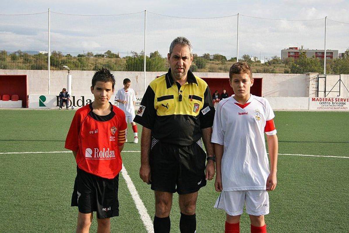 fútbol. Imagen del colegiado Toni Siquier, de un partido de la temporada pasada