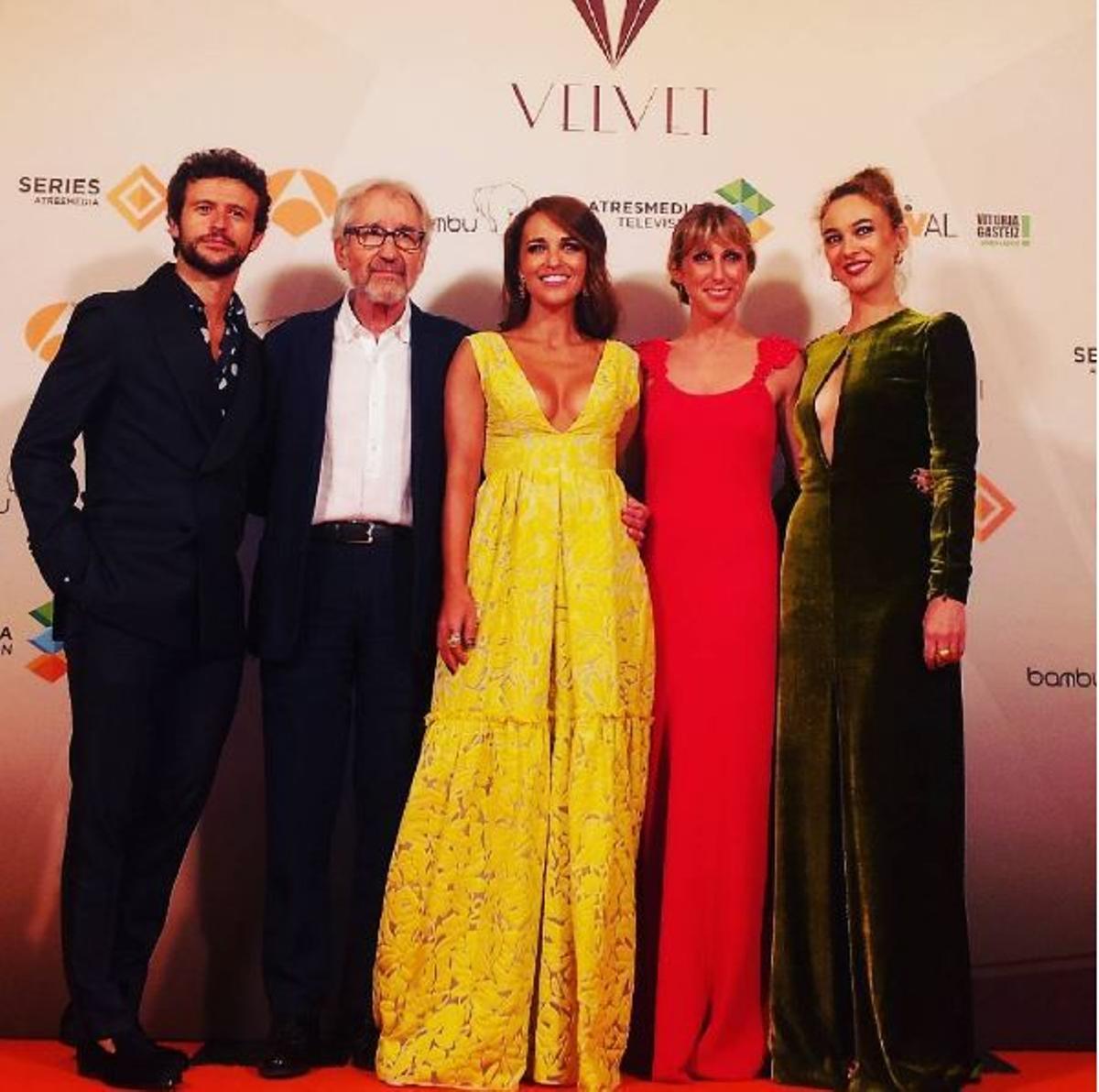 El equipo de Velvet a su llegada al FesTVal de Vitoria 2016