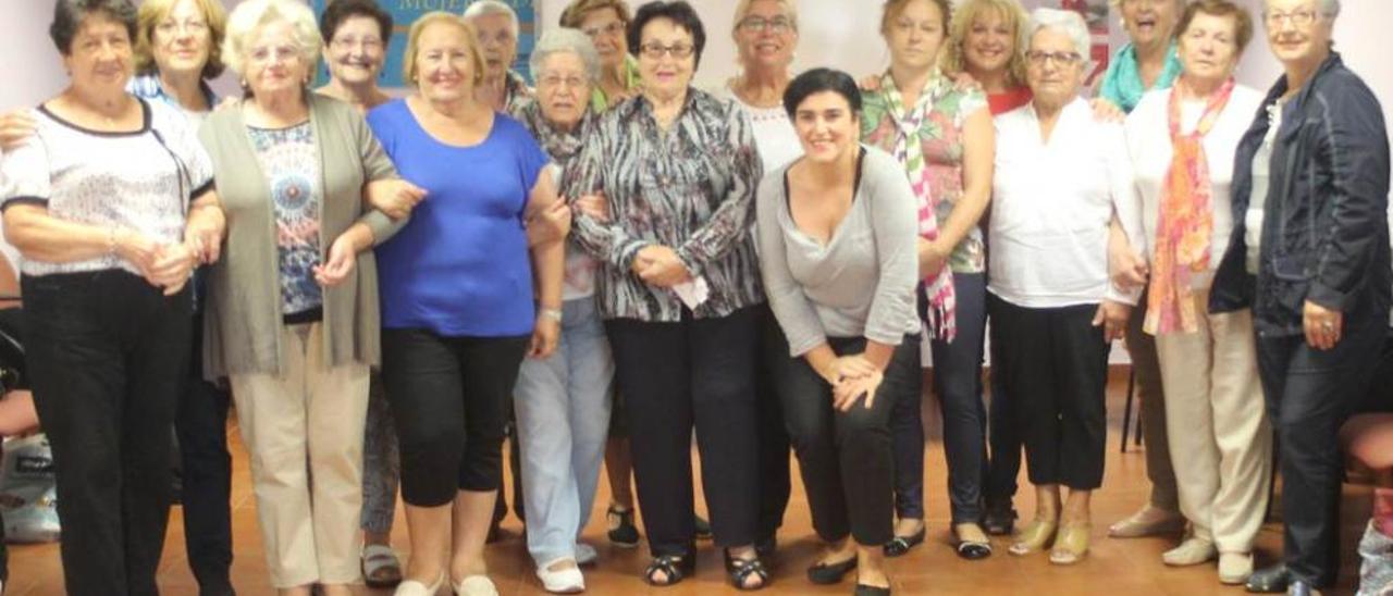 &quot;Les Ayalgues&quot;, ayer, durante su ensayo en la Casa de Encuentro de las Mujeres.