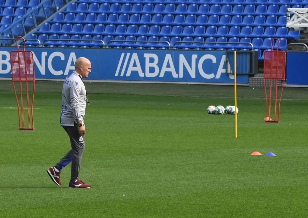 El equipo de Luis César Sampedro ensaya en Riazor la estrategia a seguir para la cita del próximo domingo ante el Málaga.