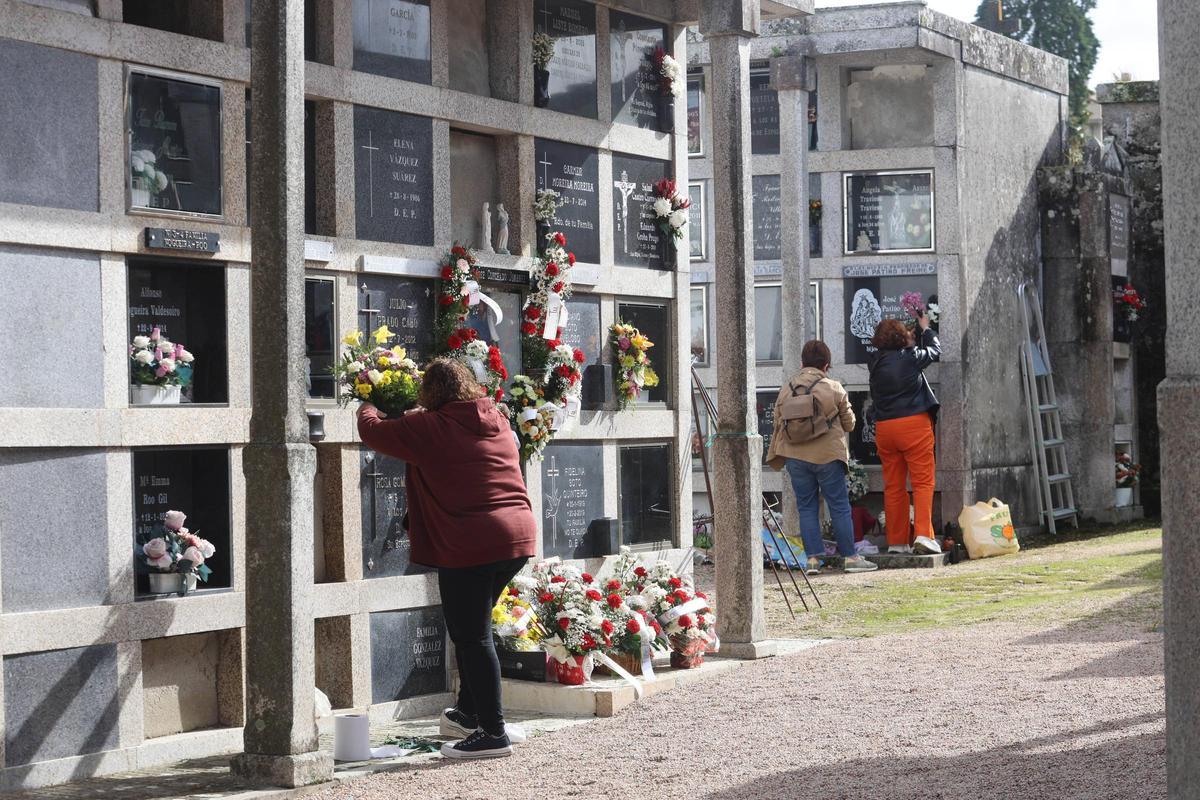 La mujer le dio con «buena voluntad» las llaves a su hijastro en el funeral del padre. En la imagen, un cementerio de la ciudad de Vigo.