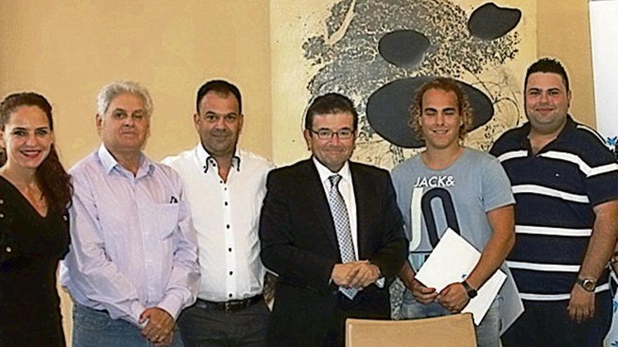 La Caixa y Coagrisan entregan becas en La Aldea