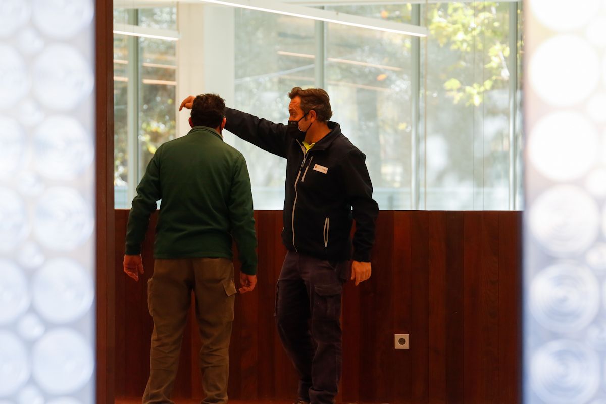 El ministro de Cultura visita la obra de la Biblioteca del Estado