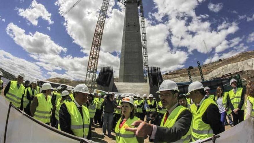 El tren diésel de velocidad alta creará 16.000 empleos directos, según la Junta de Extremadura