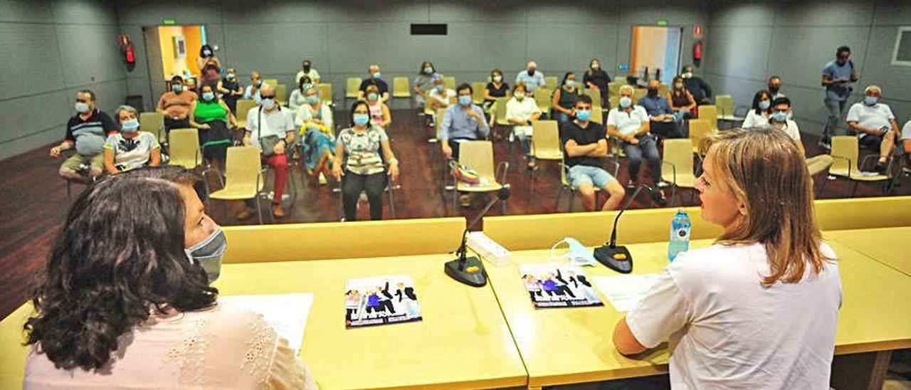 La reunión con los colectivos fue en el Auditorio.