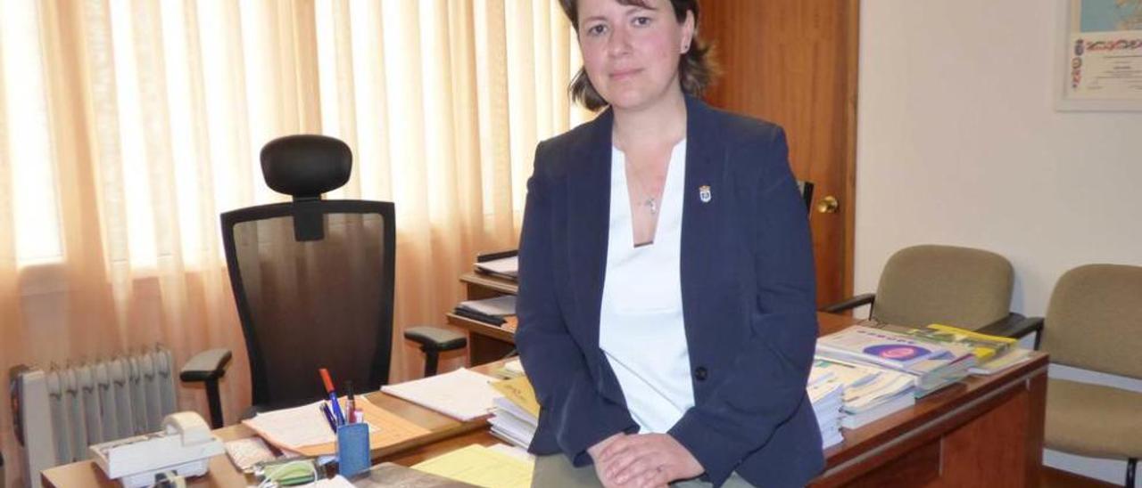 Silvia Méndez, en el despacho de Alcaldía del Ayuntamiento de Ibias.