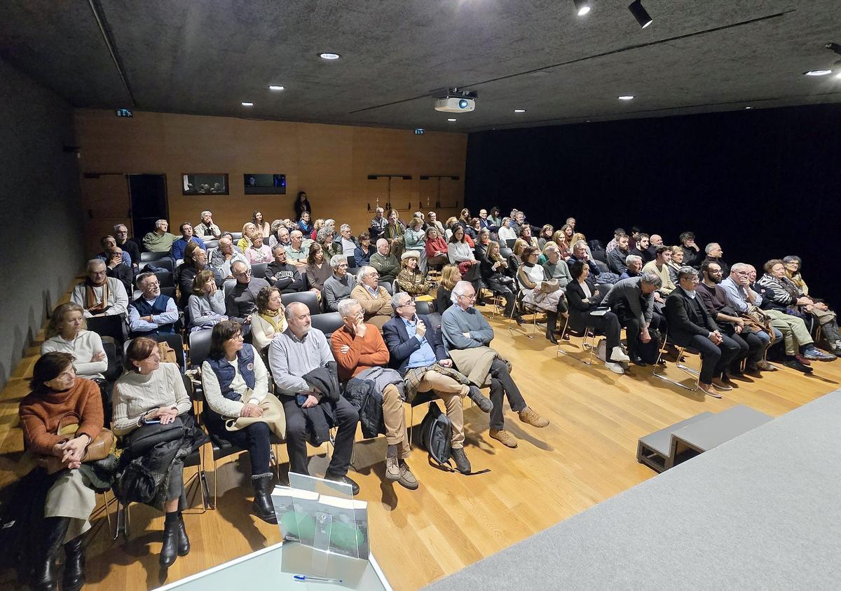 Púbico asistente a la charla del físico José Edelstein, que presentó su libro "La tiranía del azar"