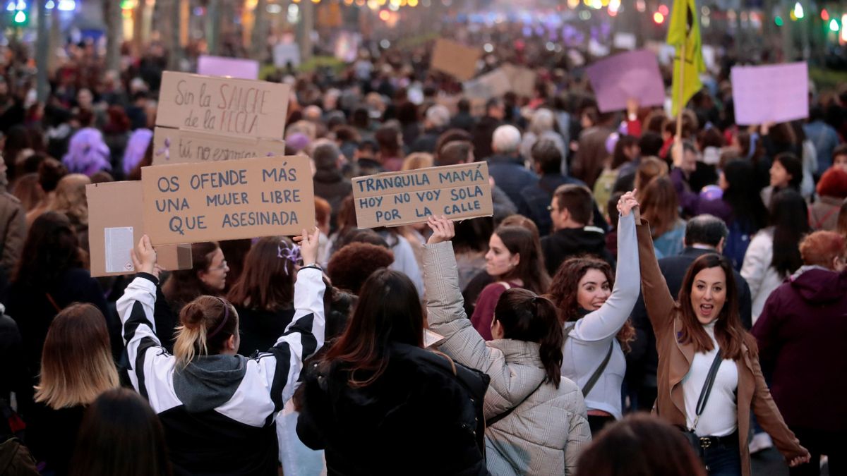 Imagen de archivo de una manifestación por el 8-M. Imagen de archivo de una manifestación por el 8-M.