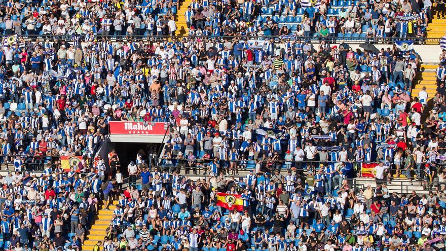 Tribuna de Preferente del Rico Pérez en el play-off ante el Barakaldo el año pasado.