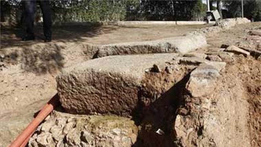 Unas excavaciones en el Anfiteatro Romano de Mérida descubren una puerta monumental