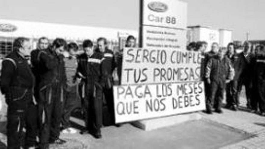 Los trabajadores de Ford temen el ERE y se echan a la calle para exigir sus salarios