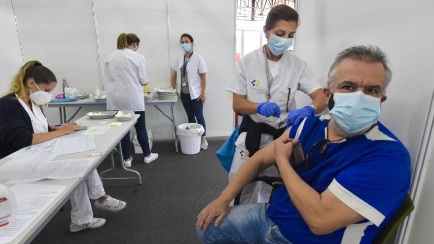 Centro de vacunación en Canarias