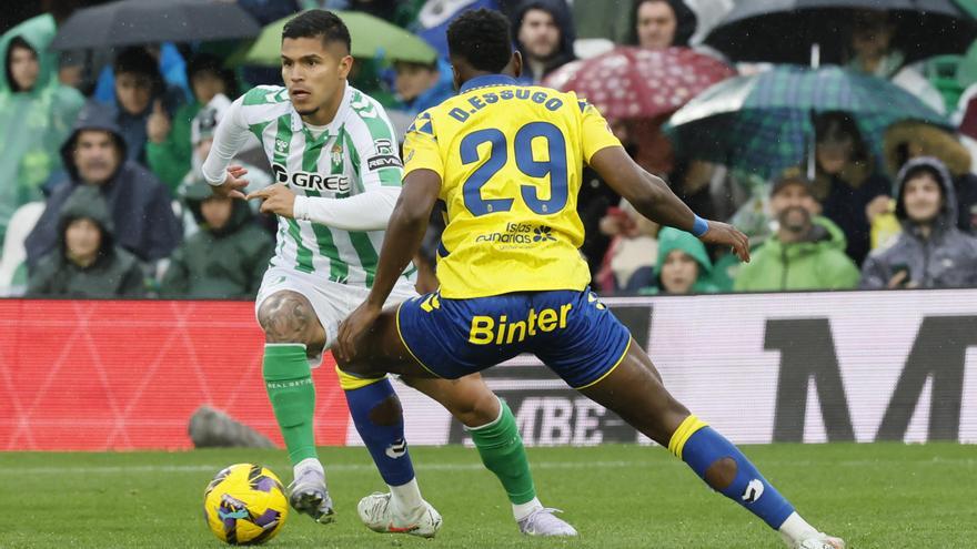 Un efectivo Betis se aferra a Europa y hunde a Las Palmas