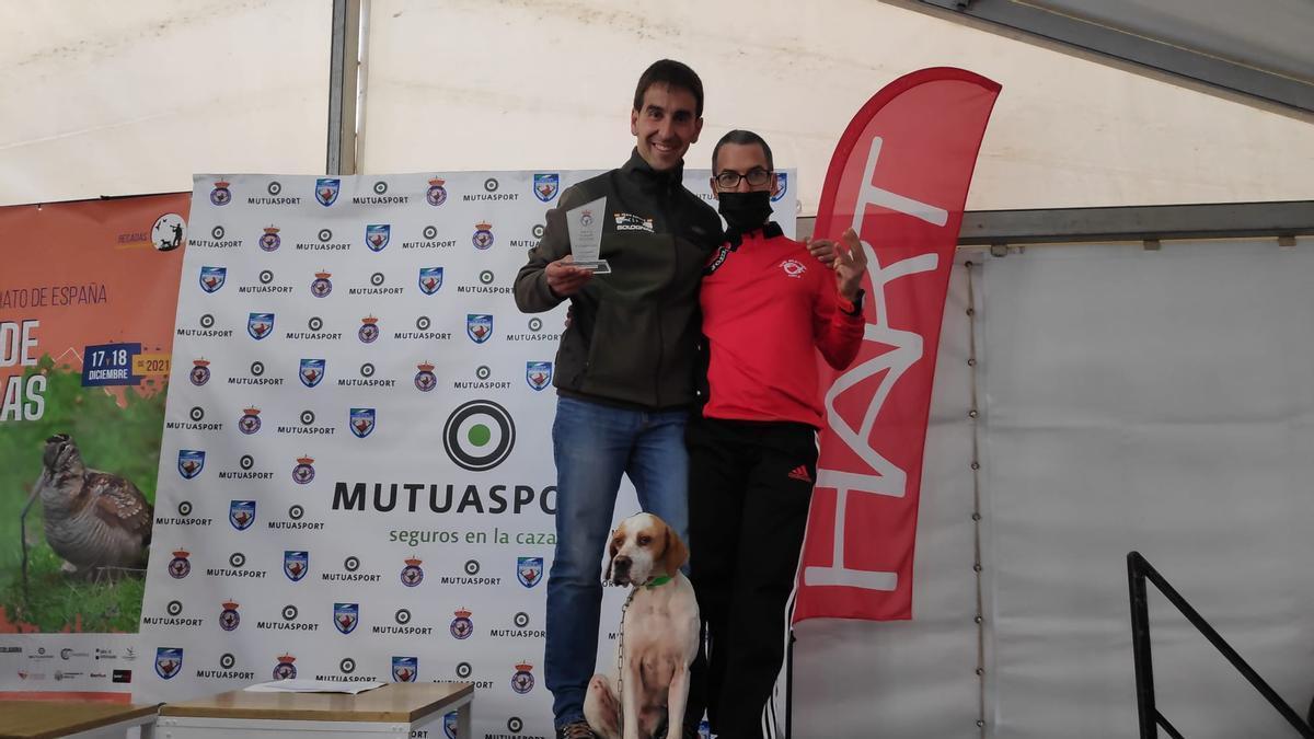 Javier Solsona, representante de la Federación de Caza de la Comunidad Valenciana, subió al podio el pasado fin de semana al lograr la medalla de bronce en el Campeonato de España de Becadas 2021.