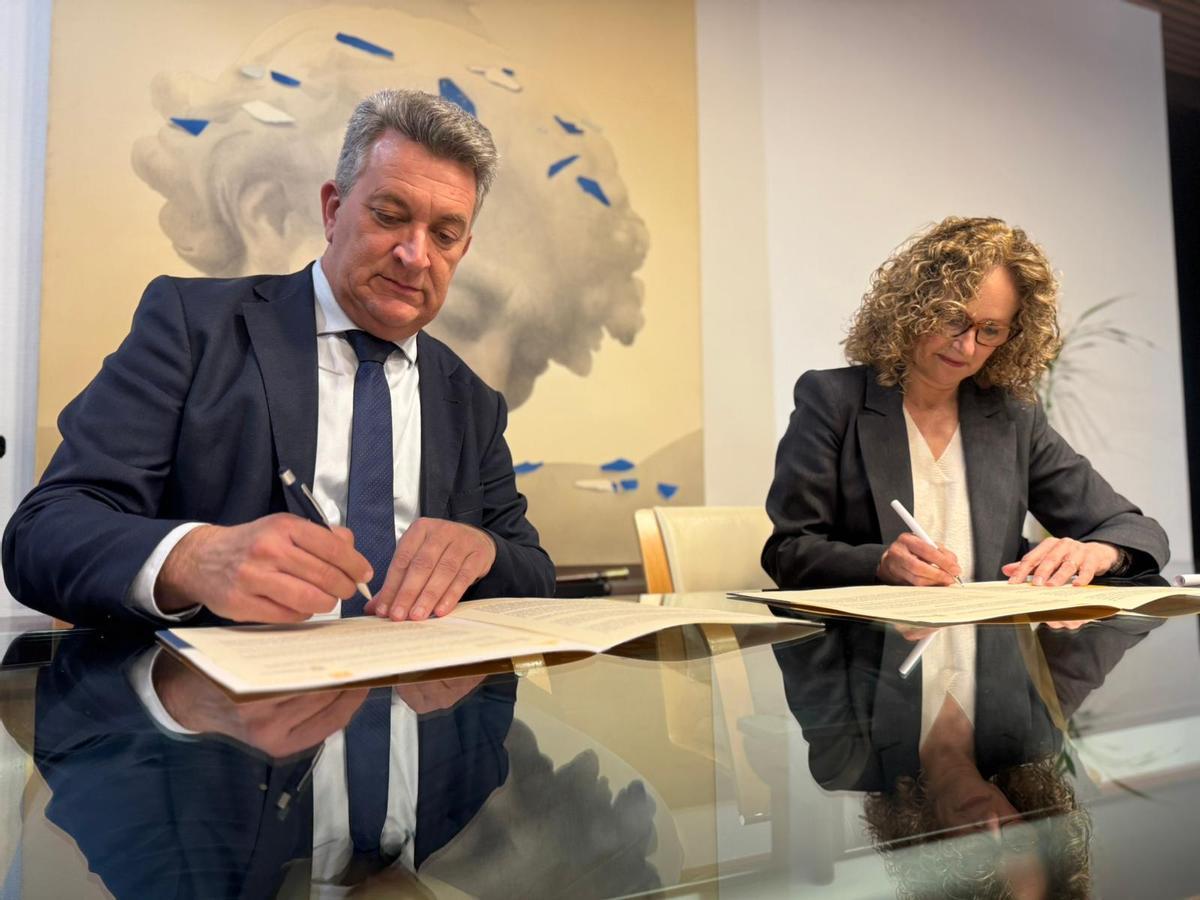 Firma protocolo entre Mus y Folgado en Torrent.